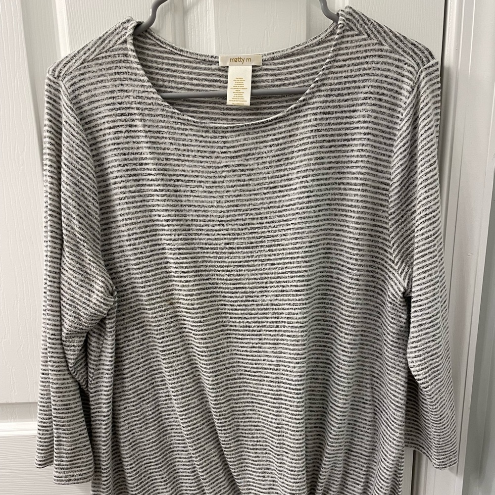 Maternity shirt gray and white 3/4 length sleeves